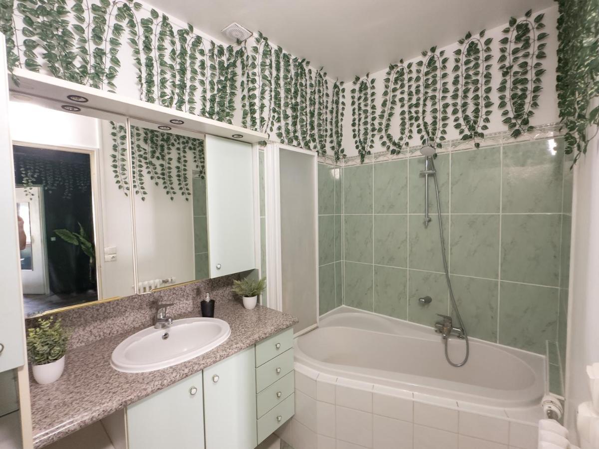 Jungle Urbain- Sauna - Cine - Hamac - Hyper Centre 阿棉 外观 照片